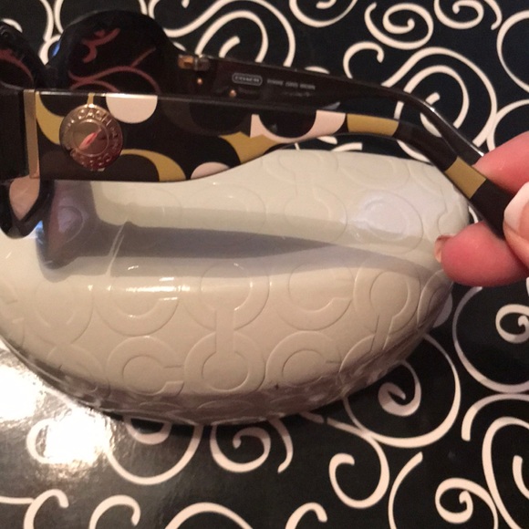 Coach Sunglasses with case - Picture 2 of 4